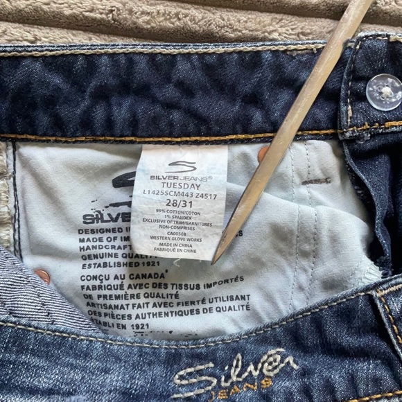 All jeans 2/$20🫦Silver Tuesday tagged 28/31 15” w 31” inseam. Lower rise. - Picture 7 of 12